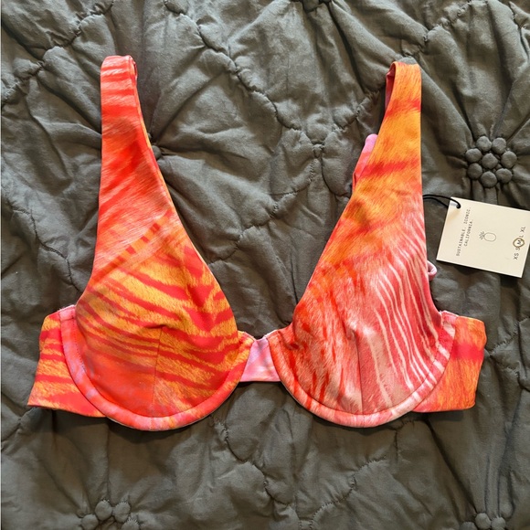 Skatie Hart Top, M, NWT - Picture 2 of 6